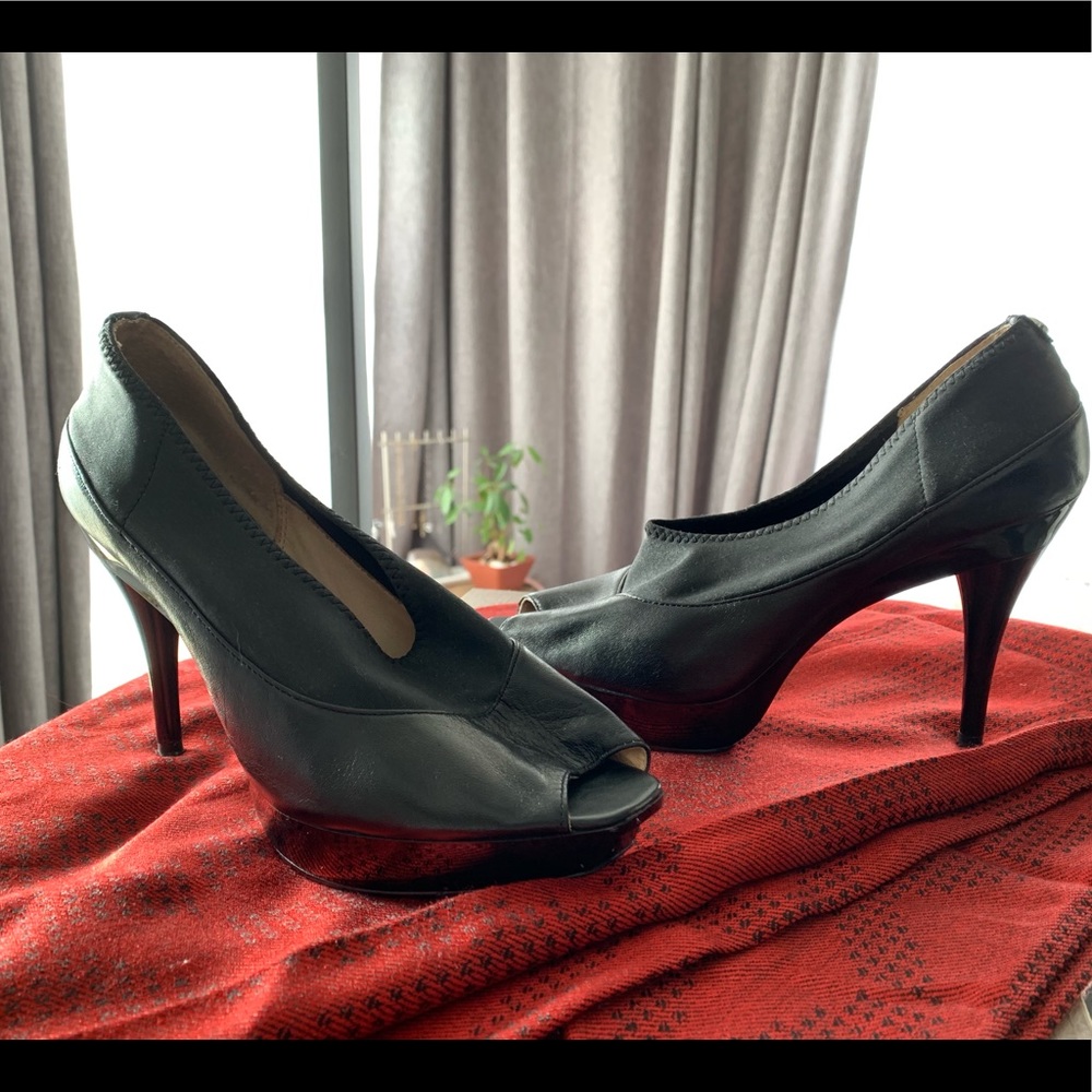 Micheal Kors leather heels size 8M